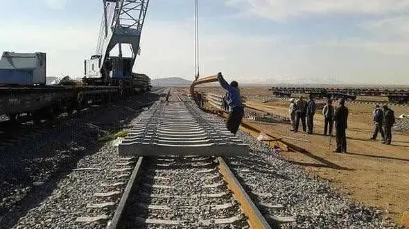 واگذاری پروژه راه‌آهن بروجرد به قرارگاه خاتم الانبیا