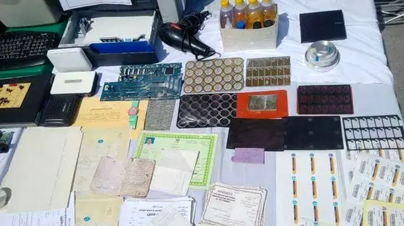 دستگیری اعضای باند جعل اسناد قضائی؛ دفترداران رسمی در دام پلیس!
