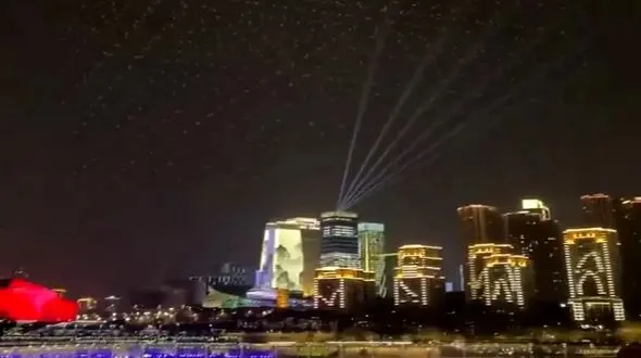 هزار پهپاد در چین / یک نمایش بی‌نظیر از هماهنگی و قدرت فناوری + فیلم