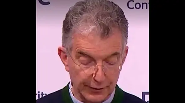 ببینید؛ فیلم گریه رئیس کنفرانس امنیتی مونیخ از دست ترامپ !