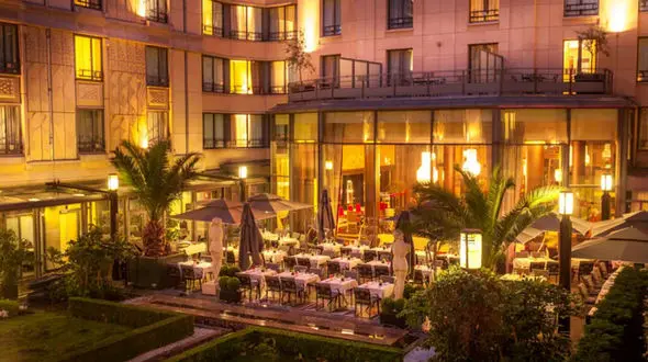 اعتصاب کارگران هتل گران قیمت اعضای کمیته المپیک / هتل لوکس ، دستمزد فقیرانه