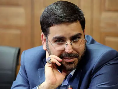 کروبی دستش را روی گلوی من گذاشت و حرف های نامربوط زد !