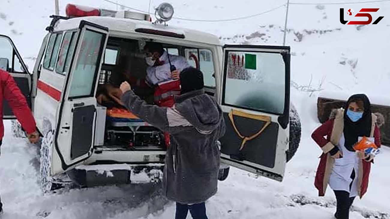 نجات 2 زن باردار از محاصره برف در تبریز