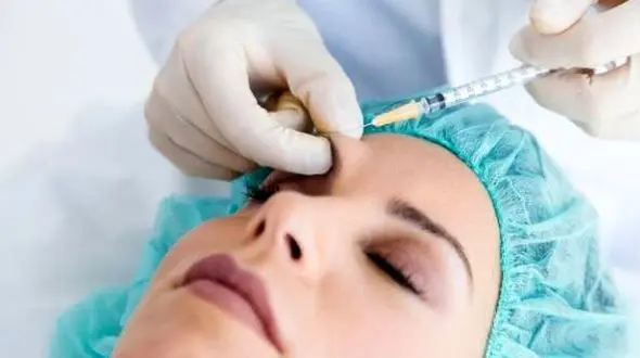 زنان زیبا قبل از انجام بوتاکس بخوانند!