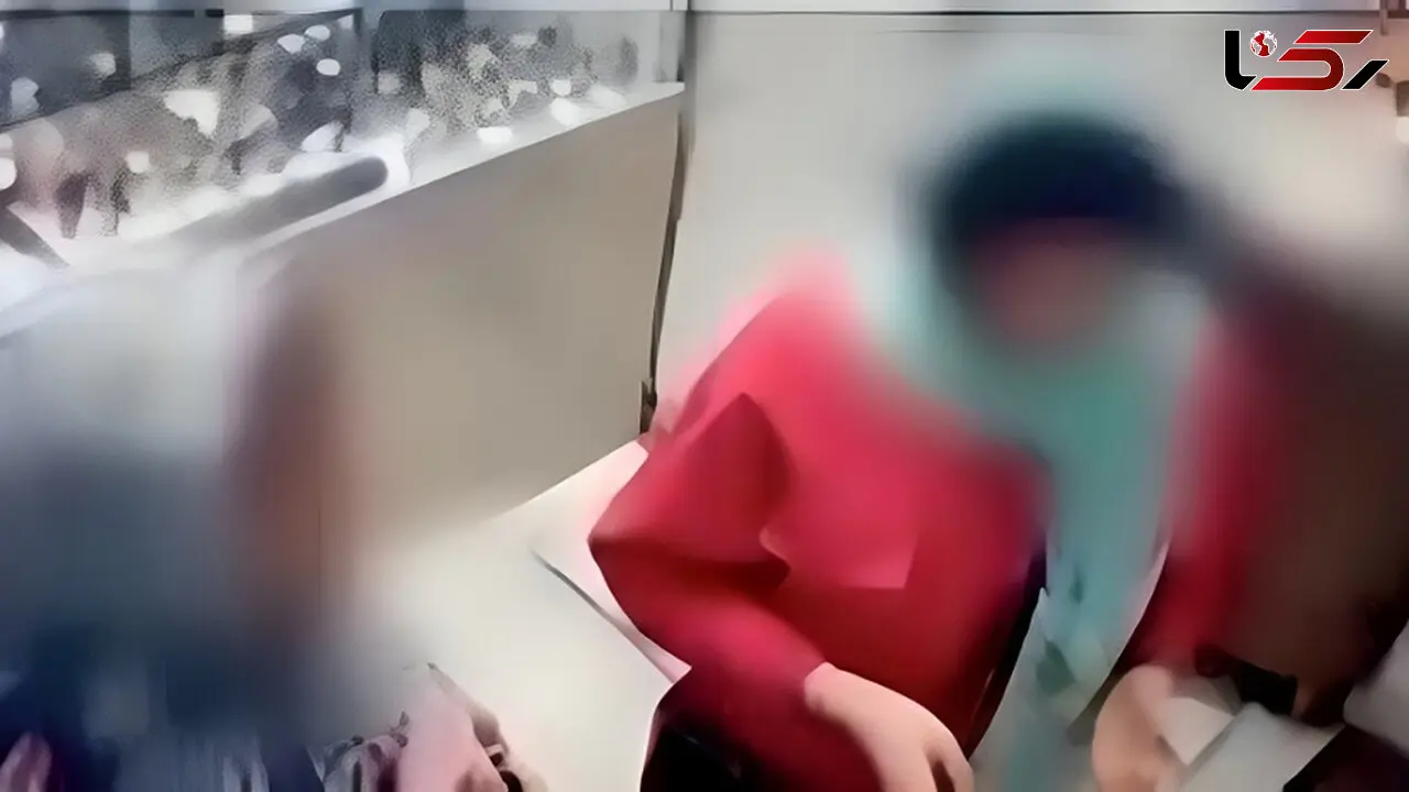 این 2 دختر سارق را می شناسید ! + فیلم لحظه سرقت از ساعت فروشی !