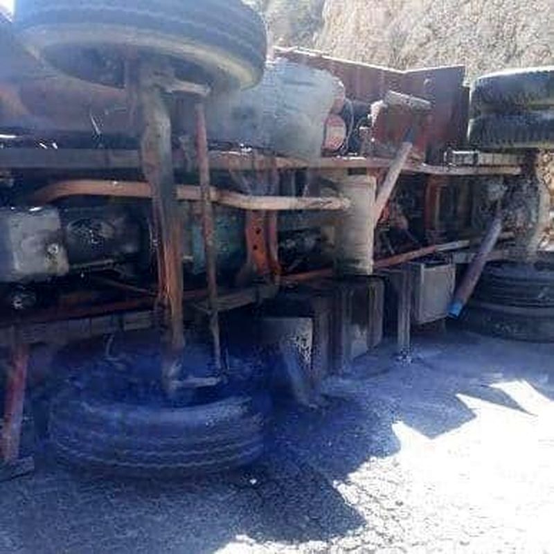 تصادف پژو ۴۰۵ با کامیون در محور تنگه قیر از توابع شهرستان چرداول 2