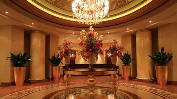 مورد عجیب یک برج در الهیه/ از در و دیوار این خانه طلا می‌ریزد!