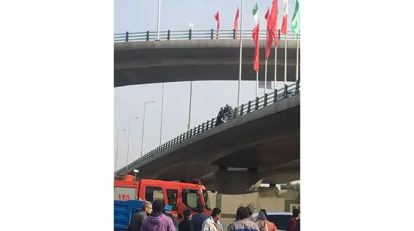 خودکشی نافرجام دختر قمی از روی پل + عکس
