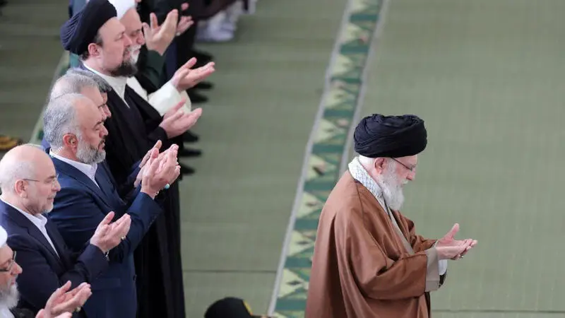 حضرت آیت الله خامنه‌ای ، امروز (دوشنبه۱۱ فروردین ۱۴۰۴) در خطبه نماز عید سعید فطر 