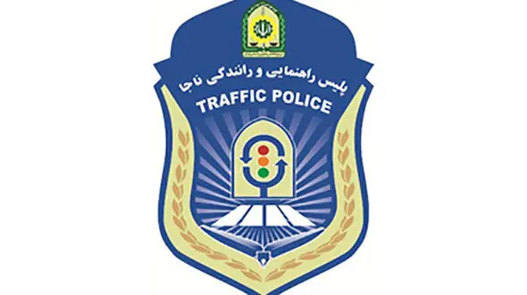 مامور پلیس راهور کاشان زن جوان را قبل از پرت کردن خود از پل گرفت