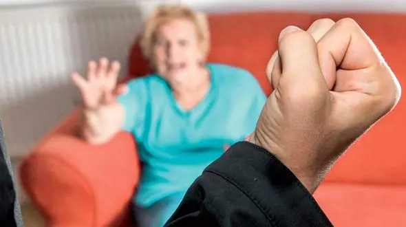 اقدام چندش آور پسر 16 ساله با مادرش /  این خانواده 10 فرزند دارد