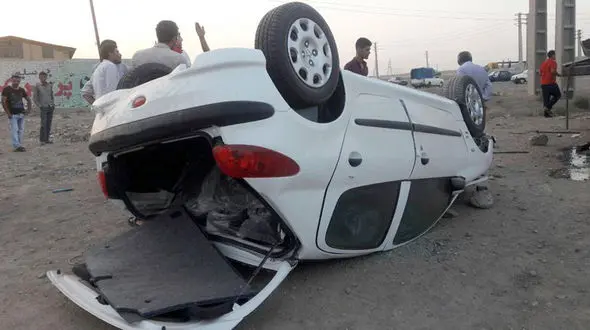 خودروهای صفرکیلومترایران خودرو اوراق شد/  ترمز تریلر حمل خودروهای صفر کیلومتر برید+ فیلم و تصاویر