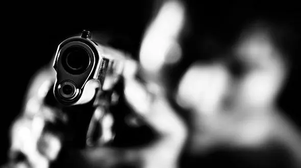 حمله مرگبار با شلیک های پی در پی در یک فروشگاه / پلیس مشهد در تعقیب مرد تیرانداز