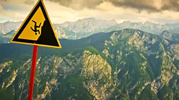 سقوط مرگبار زن 33 ساله از ارتفاع 5300 متری قله دماوند