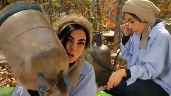 آشپزی سخت و واقعی  صحرا اسداللهی در روستای خودش ! / ببینید و باور کنید لذت هم ببرید !