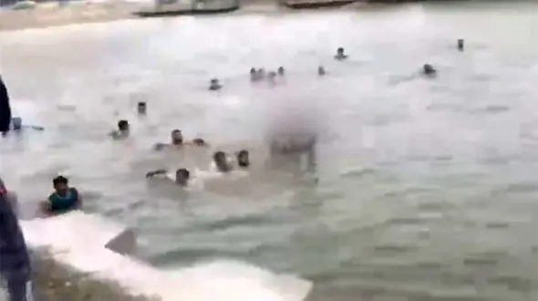 فیلم لحظه کشف جنازه کودک 5 ساله در رودخانه اروند صغیر