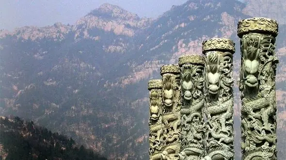 ارتفاع کوه تایشان در چین با 7200 پله + فیلم 