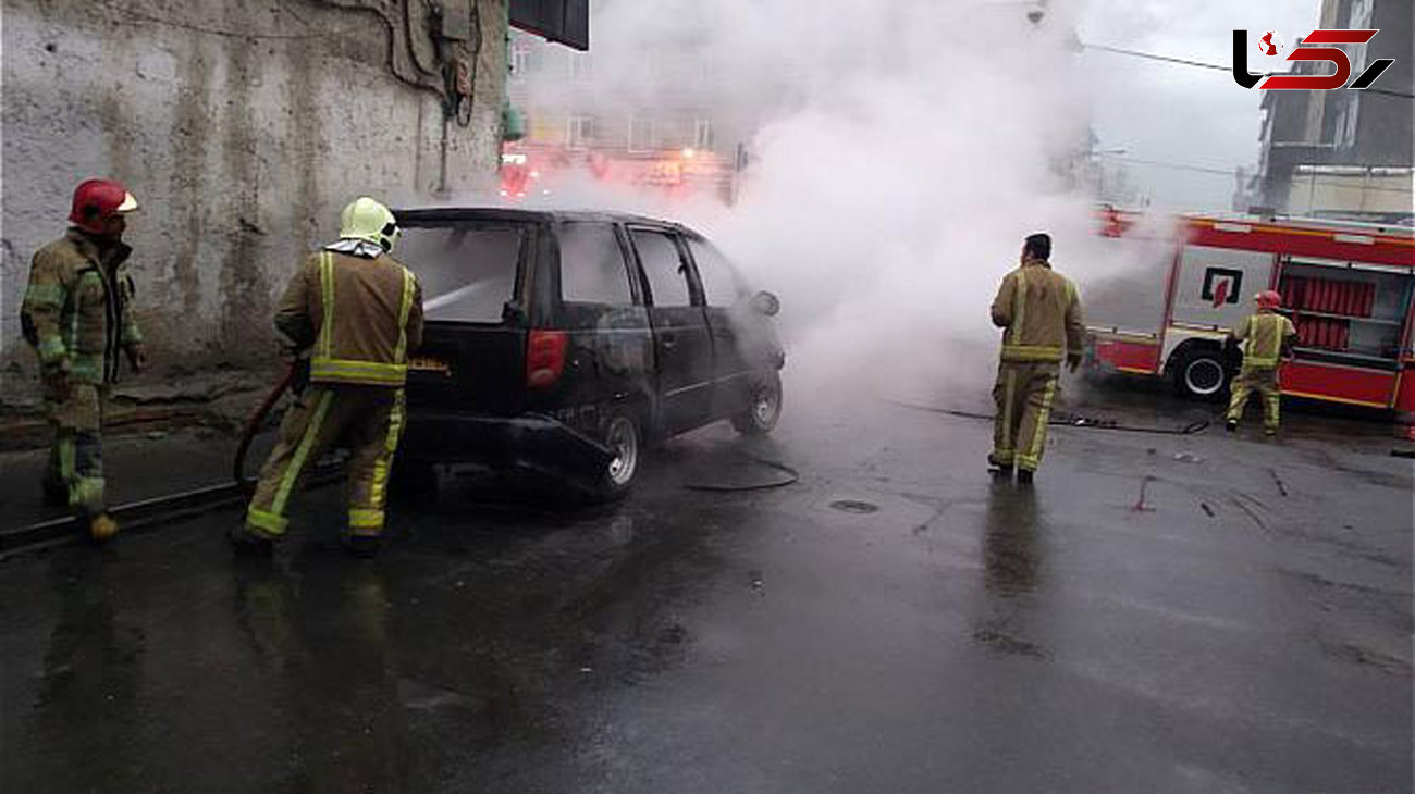 خودروی ون در آتش سوخت + عکس