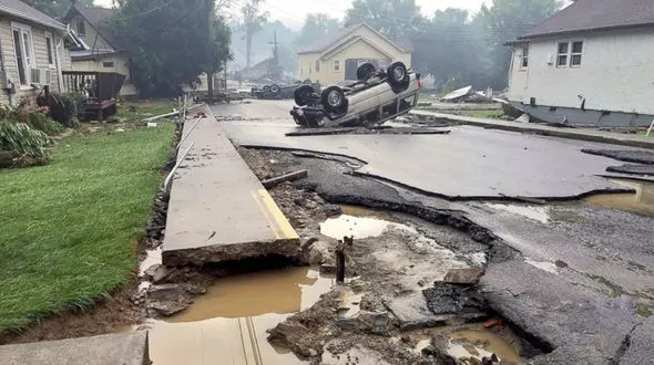 دلهره و وحشت از سیل و توفان در آمریکا/ این حادثه در100 سال اخیر بی سابقه بوده است +فیلم و عکس