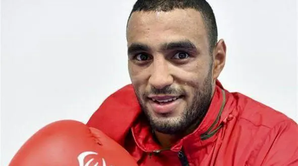 بوکسور قهرمان به خاطر آزار 2 دختر دستگیر شد + عکس