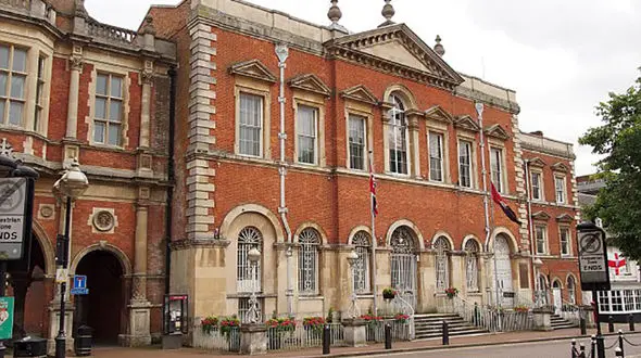 اقدام زشت  4 دانشجوی پسر با دختر نوجوان در آلاچیق پارک