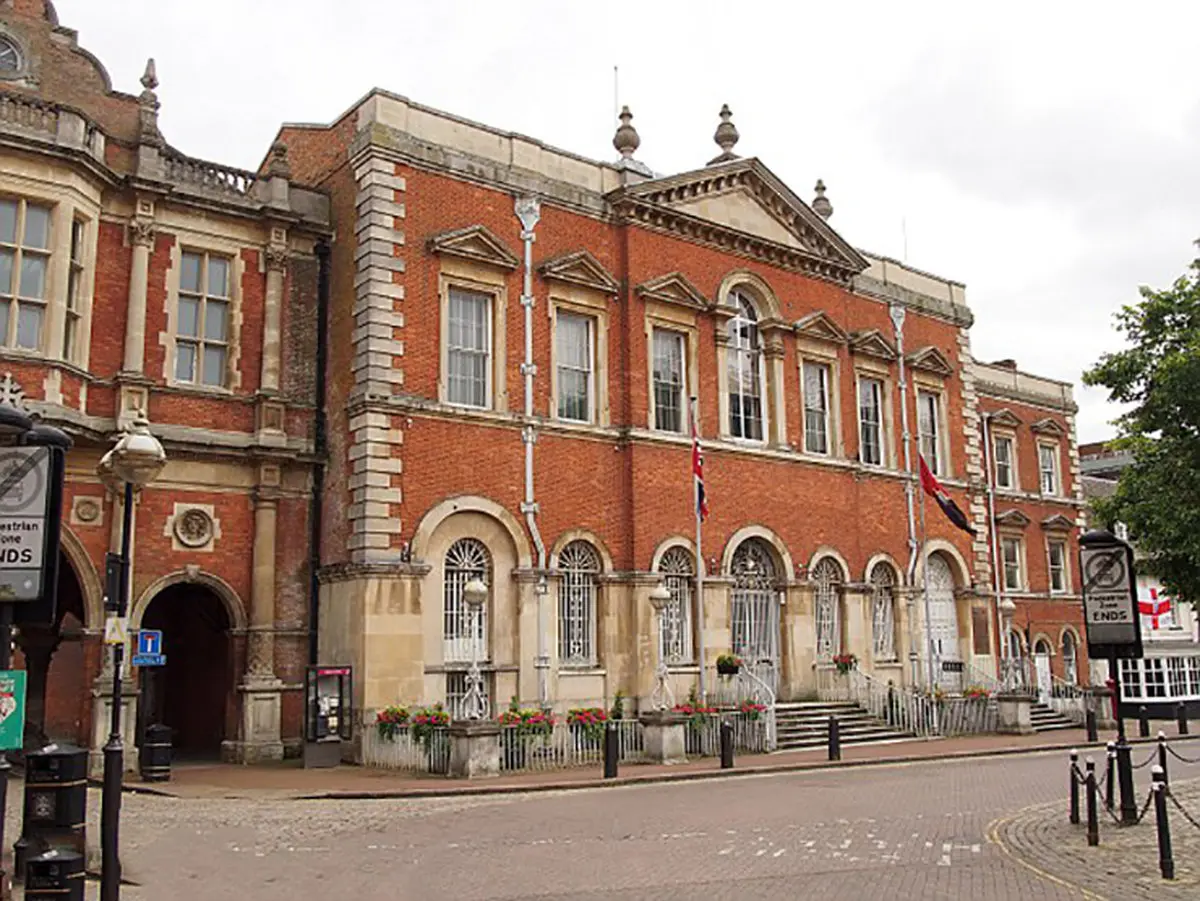 اقدام زشت  4 دانشجوی پسر با دختر نوجوان در آلاچیق پارک