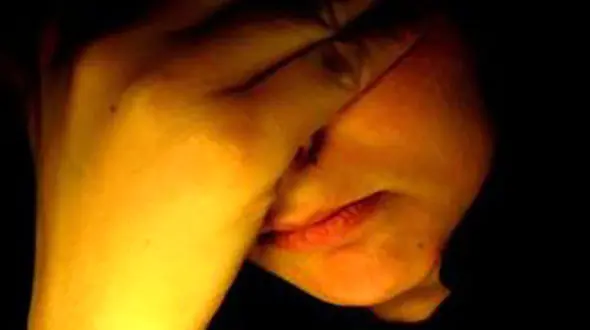 با چشم خودم دیدم که شوهرم با یک زن در ارتباط است اما جرات نداشتم کاری بکنم!