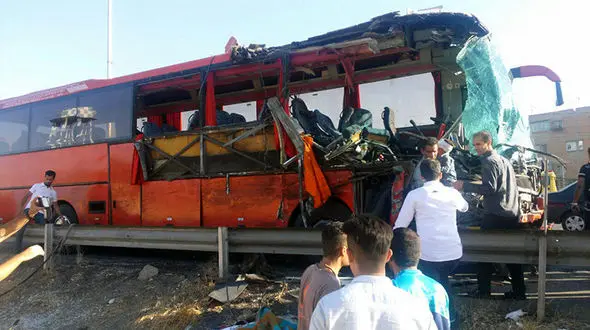 فیلم و عکس های جدید از حادثه تصادف 2 اتوبوس در اتوبان تهران