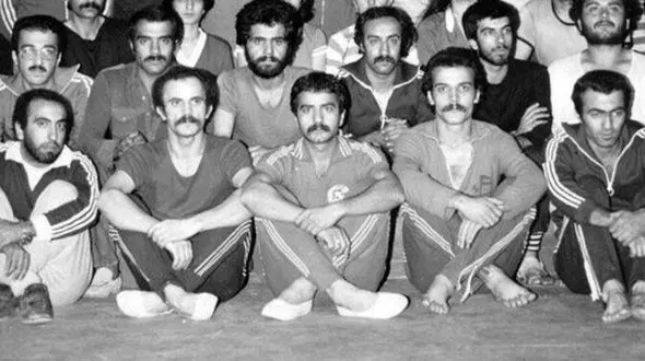 پرویز پرستویی را در این عکس پیدا کنید/عکس تئاتر سال 59 که سانسور شد