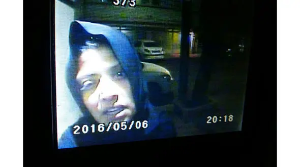 این زن را پشت آیفون خانه تان دیده اید / زن گدا زاغ زن دزدان سریالی +عکس