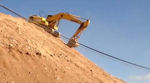 سقوط بیل لودر در معدن جان جوانی را گرفت
