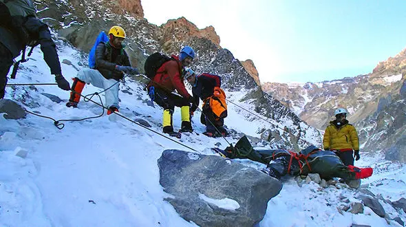 2 کوهنورد از ارتفاعات کافر قلعه مهدیشهر نجات یافتند 