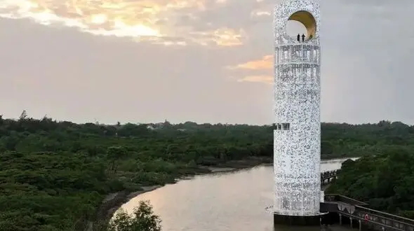 تماشای آسمان شب در برج ماه؛ زیباترین برج رصد جهان