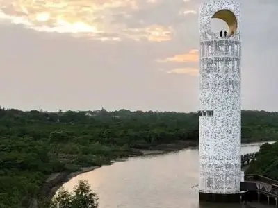 تماشای آسمان شب در برج ماه؛ زیباترین برج رصد جهان