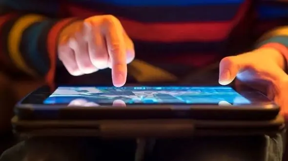 چگونه زمان استفاده کودکان را از موبایل و تبلت کاهش دهیم؟