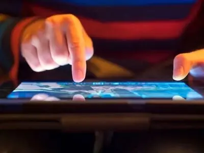 چگونه زمان استفاده کودکان را از موبایل و تبلت کاهش دهیم؟