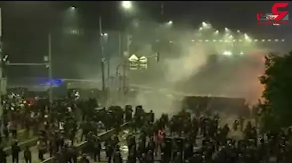 تبدیل شدن خیابان‌های اندونزی به میدان جنگ + فیلم 