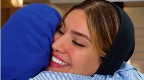 فیلم  کادوی عجیب اما لاکچریِ متین ستوده تازه عروس برای تولد خواهرش /  خواهرش میگه کاش قبل عروسیت این هدیه رو می دادی ...