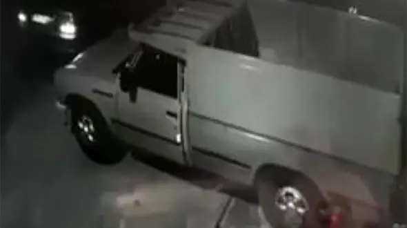 فیلم لحظه سرقت نیسان آبی / دزدان با خونسری نیسان را دزدیدند