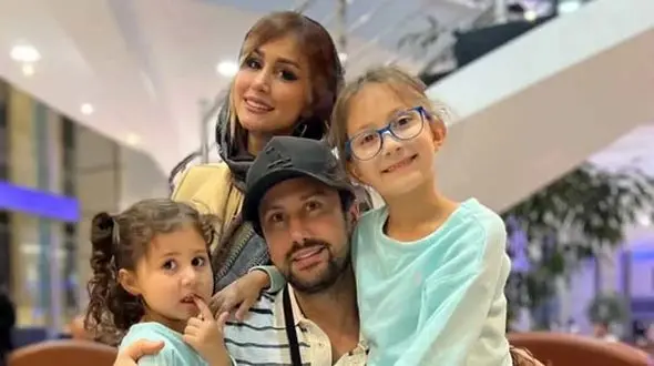 شاهرخ استخری: روزی که ازدواج کردیم به سپیده گفتم من بلژیک بیا نیستم برای همین درد دوری زیاد کشیدم بزرگ شدن دخترمو ندیدم!+ فیلم