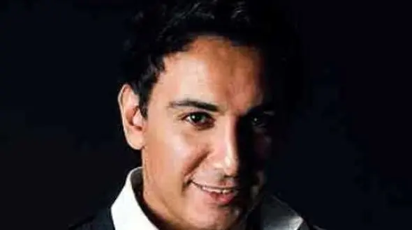 دانلود آهنگ شادمهر عقیلی به نام تو این هوا عطرت یه نمه میمونه+ پخش آنلاین