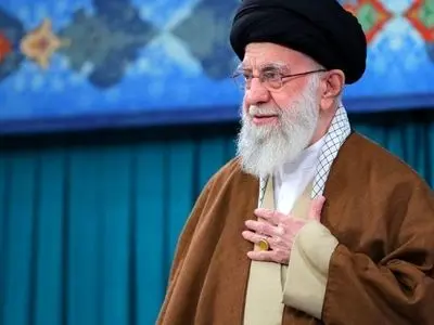 عکس ها / دیدار عاشقانه بازیگران و ورزشکاران از رهبری انقلاب و  عرض ارادت / از علی ضیا و عمو پورنگ تا علی پروین و جواد عزتی 