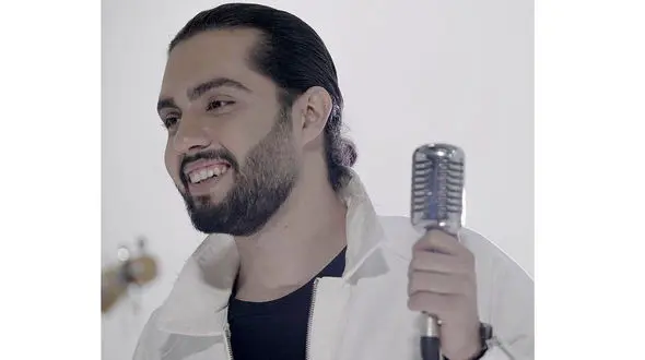 دانلود آهنگ جدید «منو تو شاید دنیامون یکی بود» حامیم + فیلم / حال حامیم بد است دعایش کنید