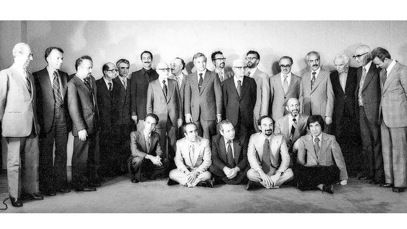 به مناسبت ۱۶بهمن اولین سالگرد دولت انقلاب  -  راهپیمایی حمایتی مردم از دولت بازرگان - چرا دولت موقت بعد از ۲۷۲ روز استعفاداد