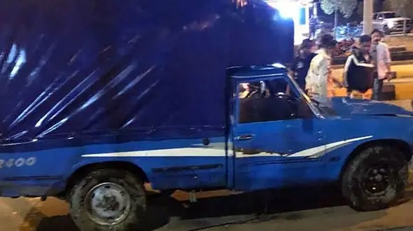 فیلم باورنکردنی از سقوط نیسان آبی به دریا / در بندر لافت قشم رخ داد