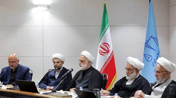 رئیس قوه قضاییه : برخی مسئولان قضائی تغییر یا جابجا می شوند / دشمن در جنگ ترکیبی به دنبال نفوذ است