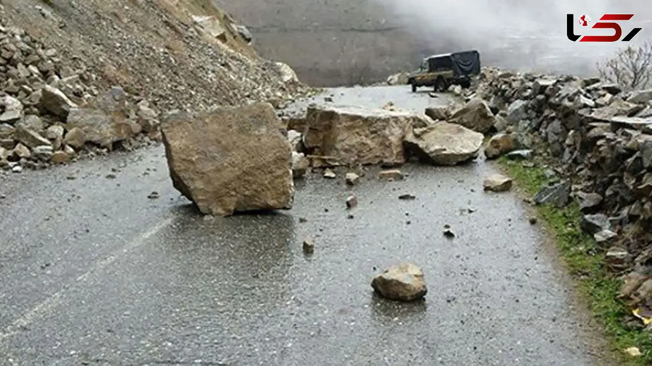خطر ریزش  سنگ در جاده های کوهستانی البرز / مراقب باشید