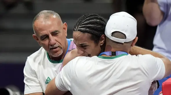 ایمان خلیف : دست از آزار من بردارید/ پدر بوکسور جنجالی شناسنامه رو کرد 