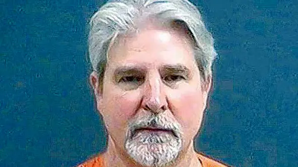 یک کشیش خانواده خود را دور میز شام شب شکرگزاری قتل عام کرد +عکس