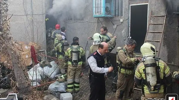 سوختن خانه ای در میان شعله آتش در رشت